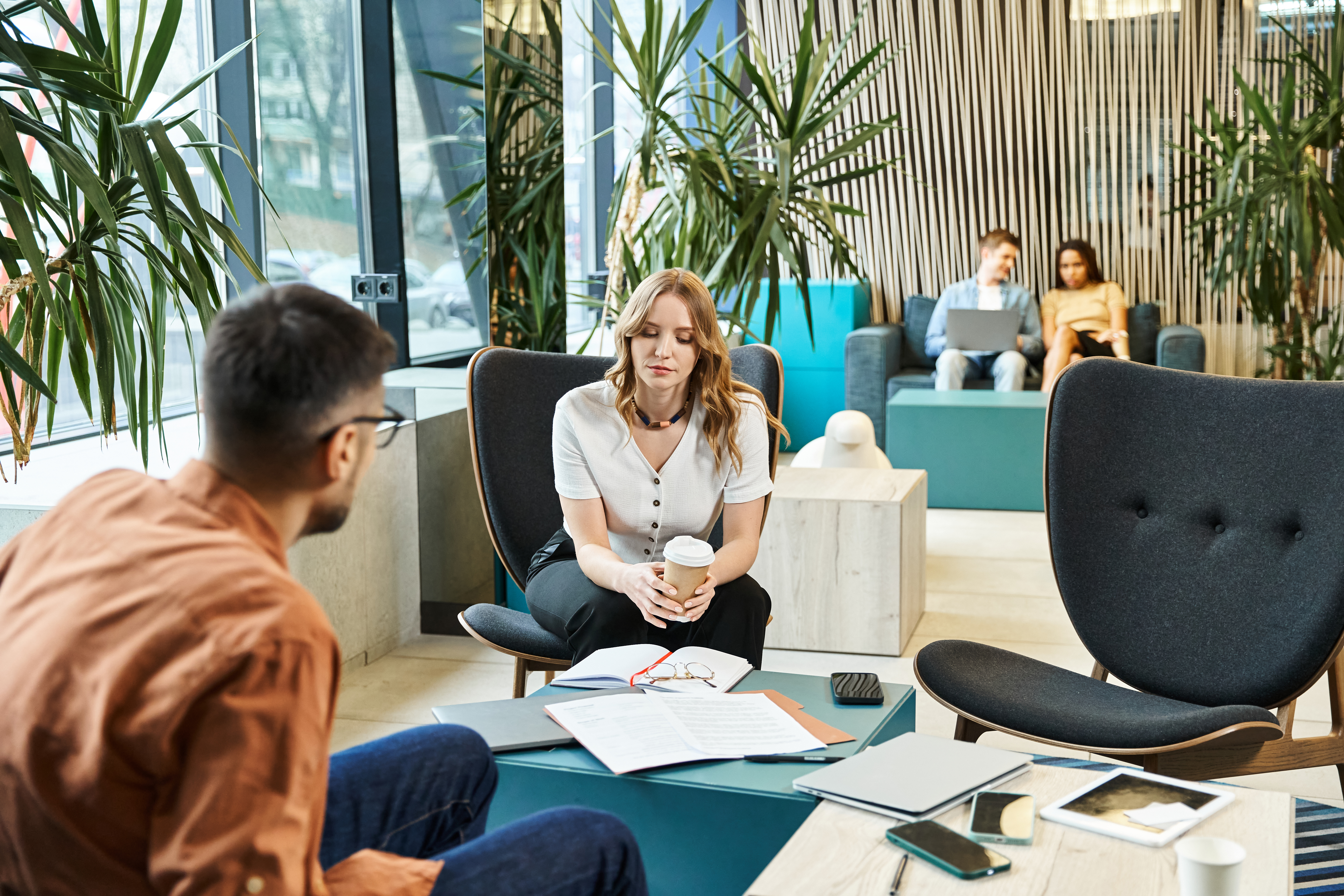 espace de travail moderne et chaleureux